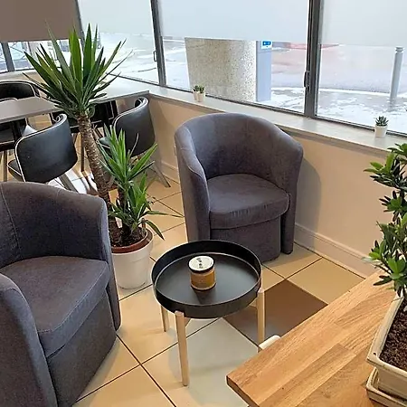Vieille Tour Centre Hotel