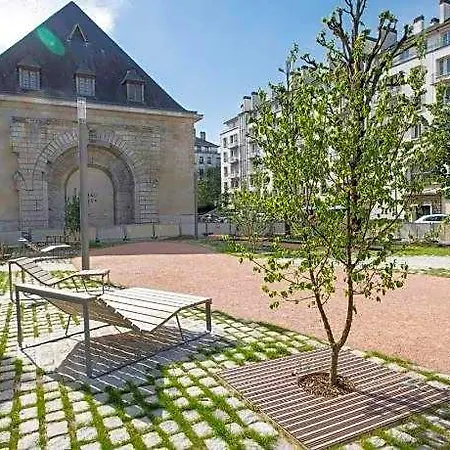 Vieille Tour Centre Hotel *