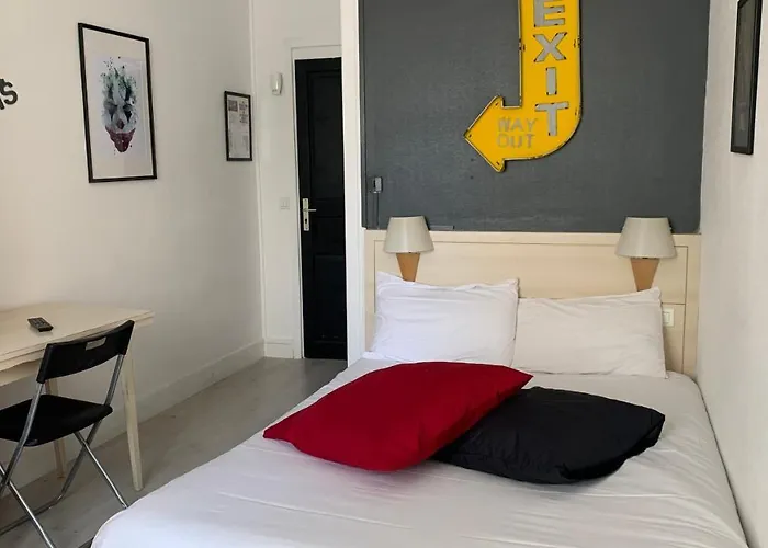 Vieille Tour Centre Hotel *